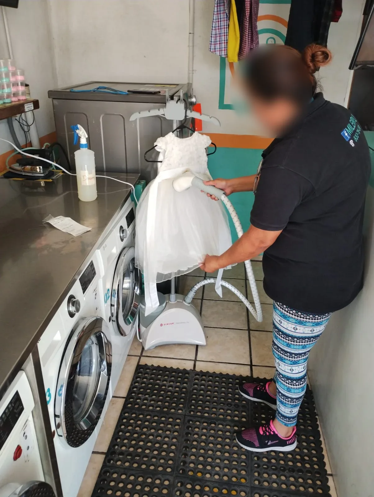 Tintorería Mileiru: revisión de un vestido antes de la limpieza